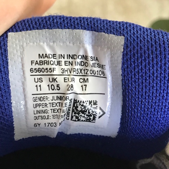 Preloved White Converse with Stars size 11 Girls - Picture 4 of 4